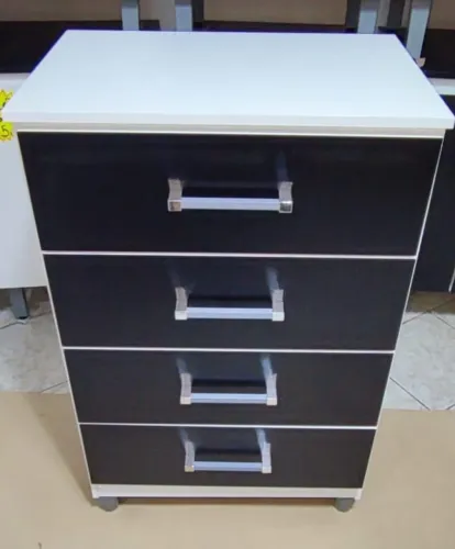 Cômoda 4 Gavetas Preto e Branco