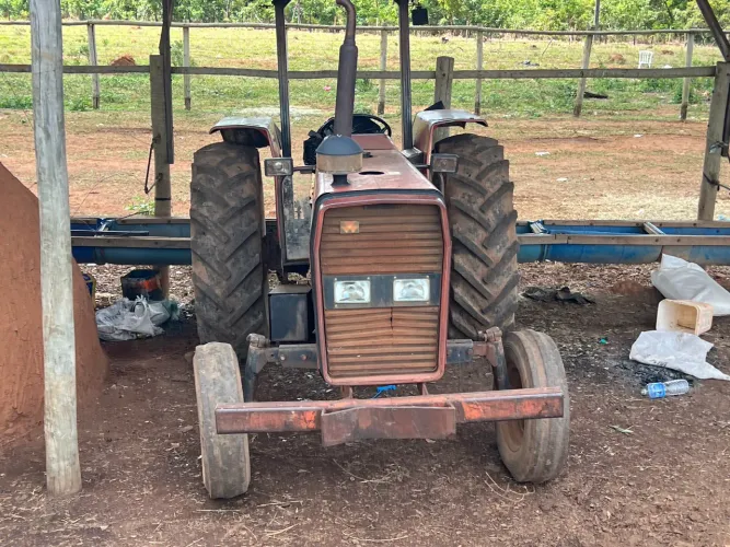 Trator Massey Fergusom