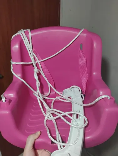 Balanço Infantil Rosa - Diversão Garantida!