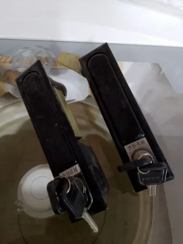 Fechaduras para portas de aço
