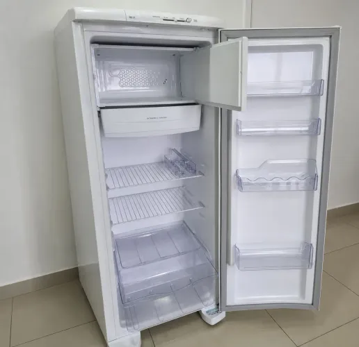 Geladeira Branca nova