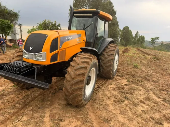 Vendo ou troco!!trator Valtra BH 185i ano 2008