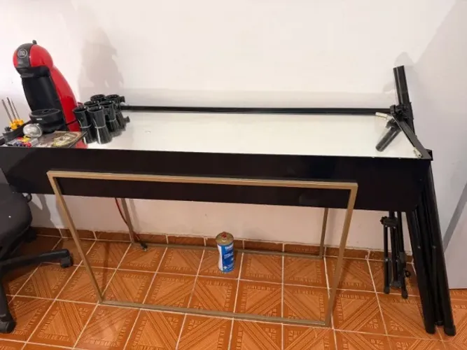 Aparador com tampo de vidro