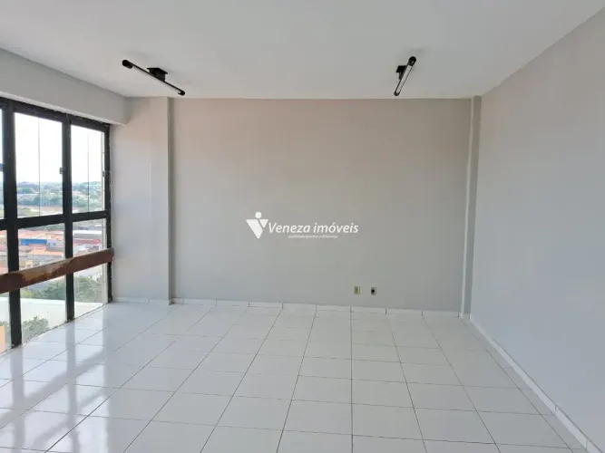 Sala ampla no Centro para aluguel