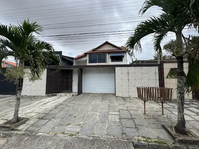 Casa com 3 dormitórios à venda, 224 m² por R$ 650.000,00 - Quarenta - Campina Grande/PB