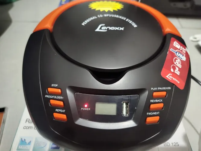 RARIDADE Rádio portátil Lenoxx BD 125 com leitor de CD TUDO FUNCIONANDO