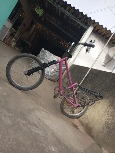 Vendo bicicleta aro 20 montadinha estilo sp com marcas de uso .