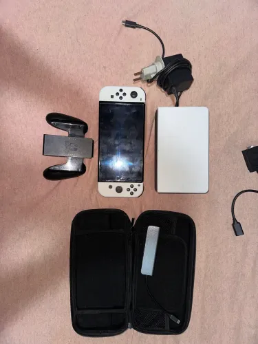 Nintendo Switch OLED Branco - Completo + Case (Ótimo estado)