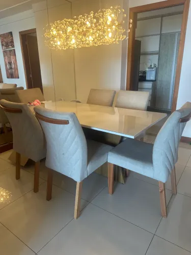 Mesa em Laca com 6 cadeiras