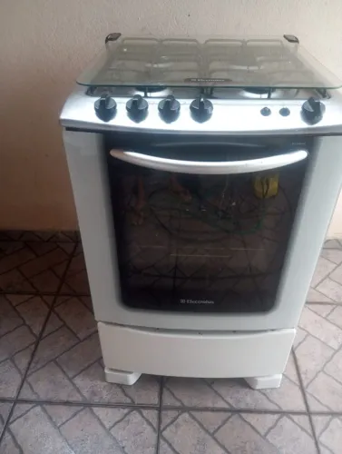 Vendo fogão Electrolux 4 bocas no estado entrega por minha conta interessado 13991-096760