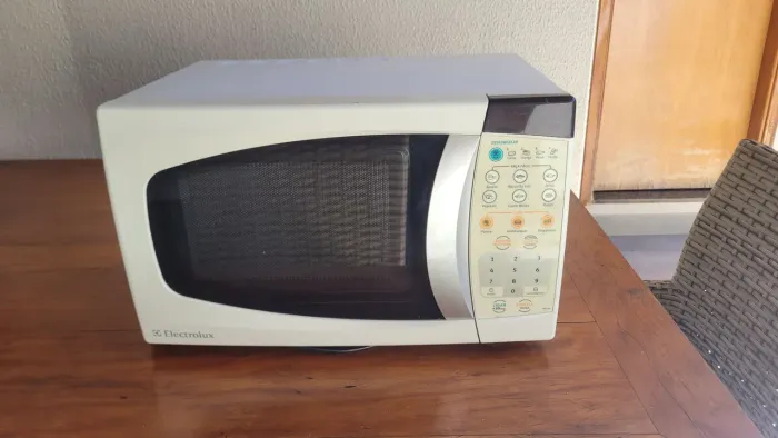 Microondas Eletrolux 18L 127V