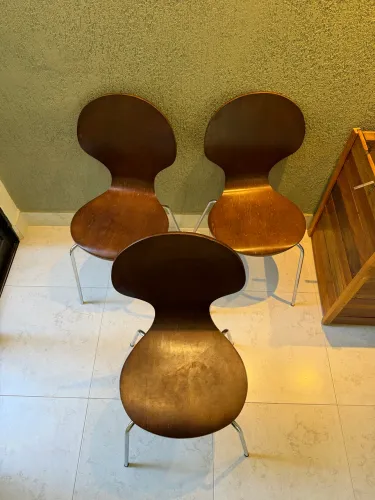 MESA MADEIRA MACIÇA COM 3 CADEIRAS