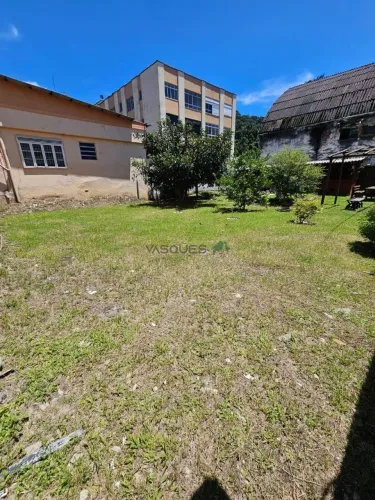 Prédio à Venda em Várzea, Teresópolis - RJ