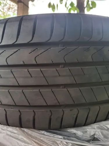 Pneu aro 17 novo - usado uns 500km