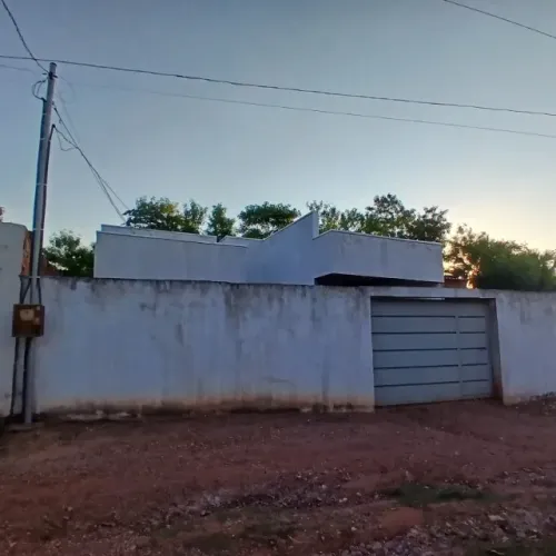 Casa com 2 quartos 2 banheiros sala com cozinha Americana e garagem