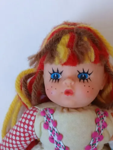 Boneca antiga Emília da Estrela