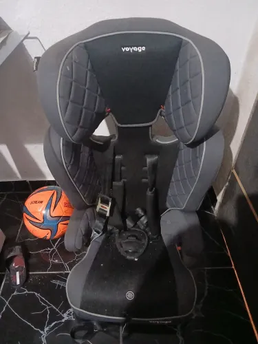 Cadeirinha de criança automóvel 