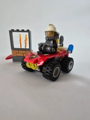 Lego 60105 City - Veículo Off Road De Combate Ao Fogo