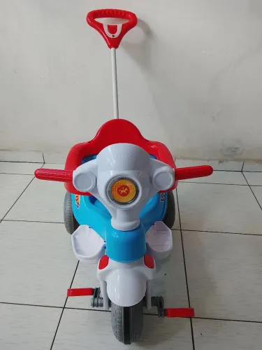 Triciclo seminovo infantil