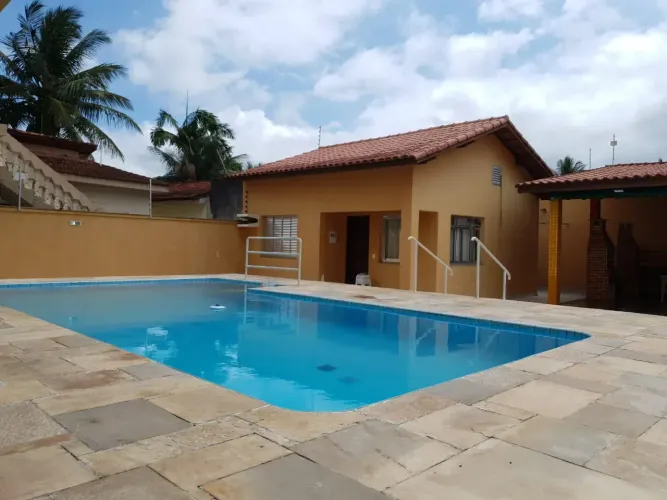 Casa terra para Locação com Piscina