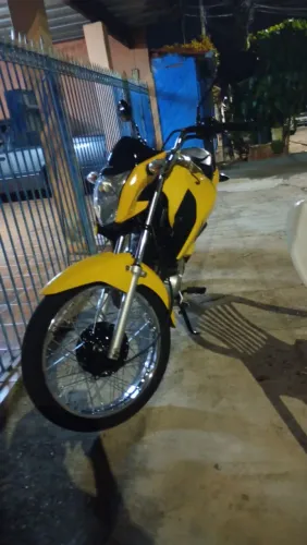 Vende-se ou troca por carro batido * quero 9 mil #