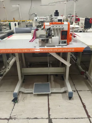 Interlock eletrônica Siruba Semi-nova 