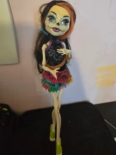 Skelita Calaveras Scaris: City of Frights (2013)