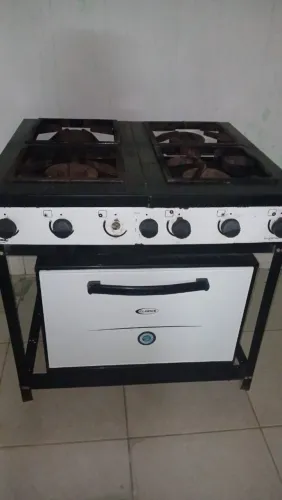 Fogão industrial com forno
