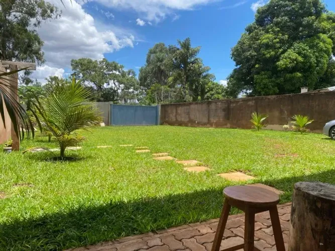 Vendo excelente lote no Park Way com 625m2 e uma casa simples no fundo