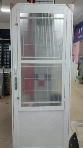 Porta Branca com Grade e Vidro - 1 vidro a vista R$799,90