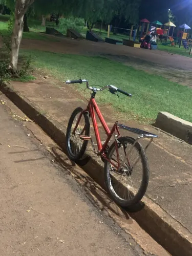 Vendo bicicleta montadinha aro 24, :Entre em contato *