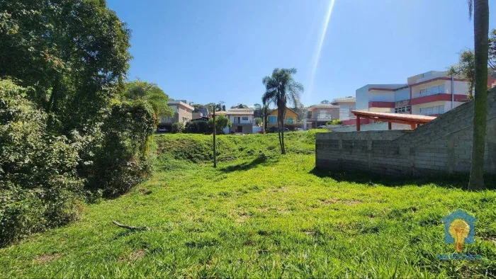 Terreno à venda no condomínio Villa Rica