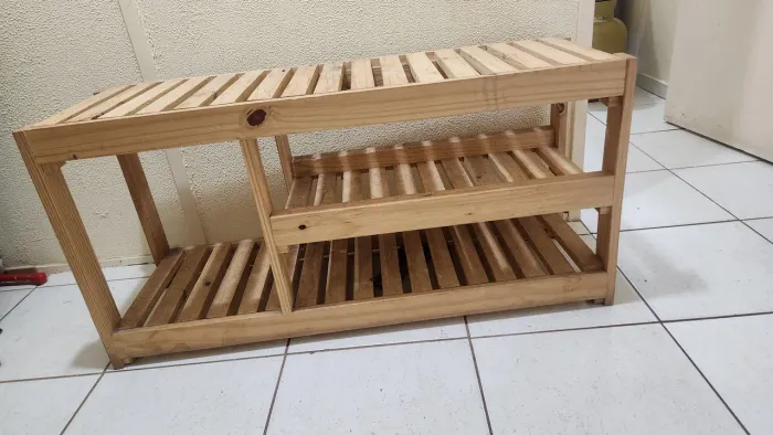 Sapateira de madeira natural com banco tok stok