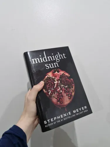 Livro Midnight Sun inglês capa dura Stephanie Meyer Sol da Meia noite