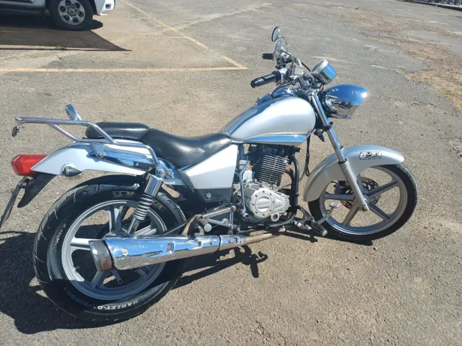 Dafra Kansas 150 - Estilo Custom, Econômica!