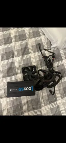 Corsair GS600 (modelo CMPSU-600G)