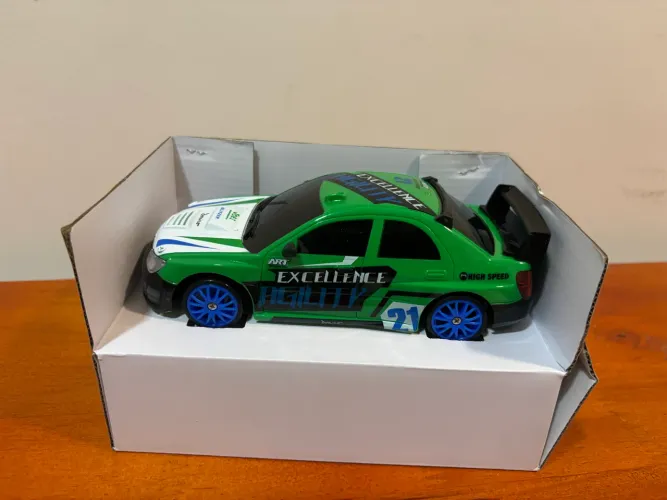 Carrinho De Controle Remoto NOVO Drift Com Bateria Recarregável Tração 4x4
