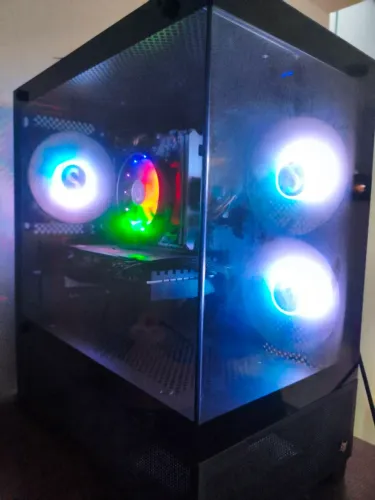 PC GAMER COM MONITOR