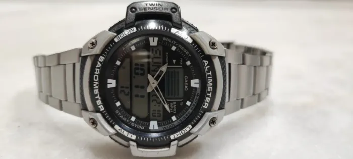 Relógio Casio Outgear funções Altímetro Barômetro Termômetro Hora mundial Cronômetros Luz