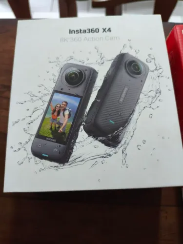 Insta360 x4