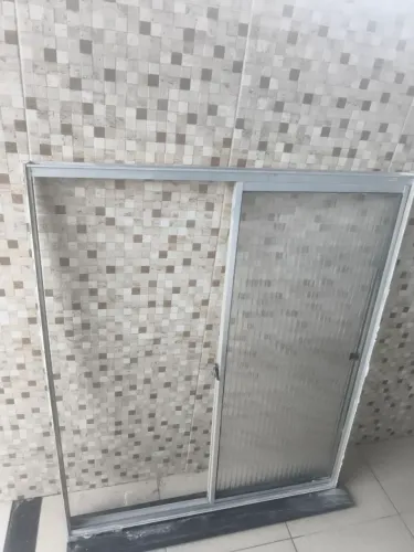 Janela de 1,20 x 1,00 com pedra de mármore