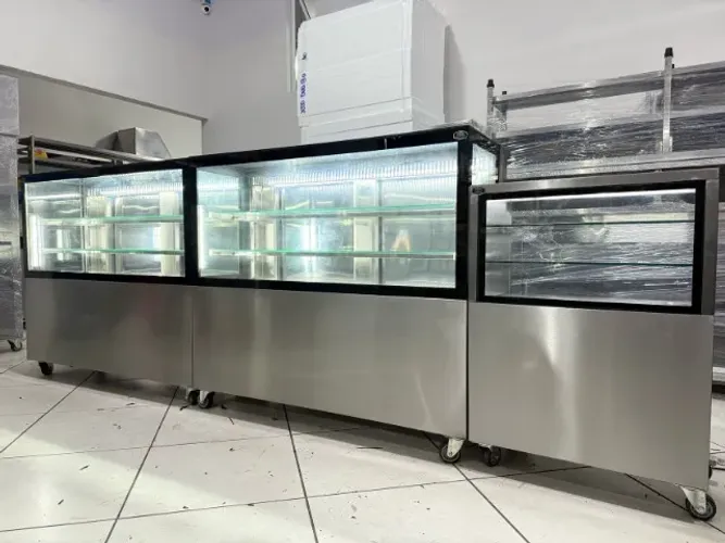 Vitrine refrigerada balcao, para tortas e bolos, Vidro reto, Ar Forçado, Direto da fábrica
