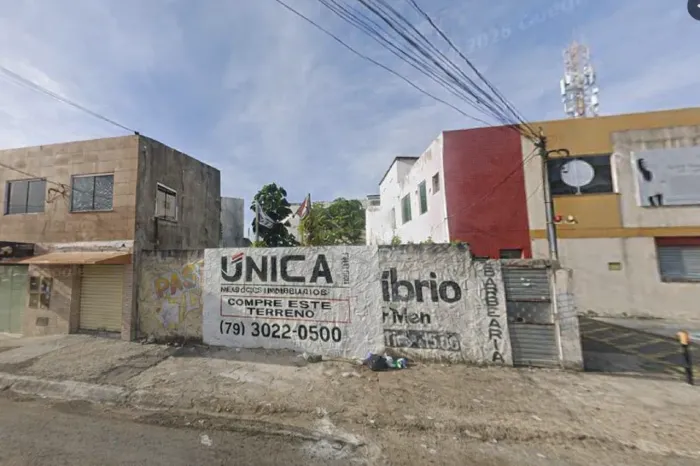 Compre Terreno medindo 8x30 no bairro Aruana
