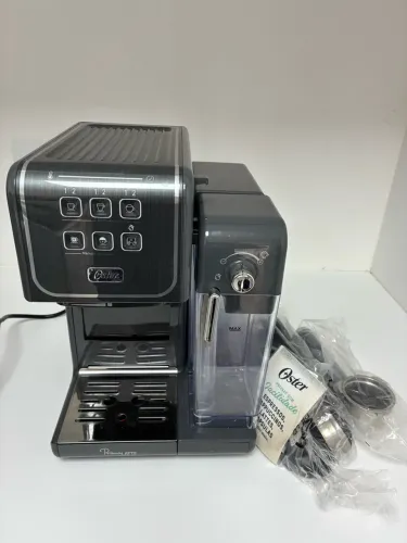 Cafeteira expresso Oster Nova PrimaLatte Touch para cápsula, Pó e Sachê - 110V