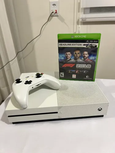Xbox One S 1TB Branco + Controle Original + F1 2018 - Ótimo Estado