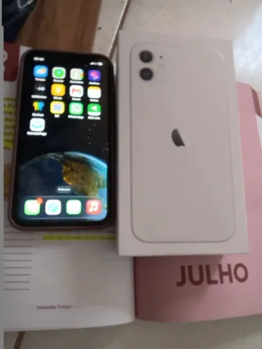 Vendo iPhone 11 com nota fiscal e caixa 