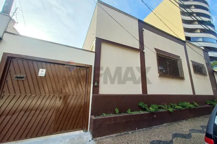 "Casa Comercial no Centro de Rio Claro - 13 Salas"