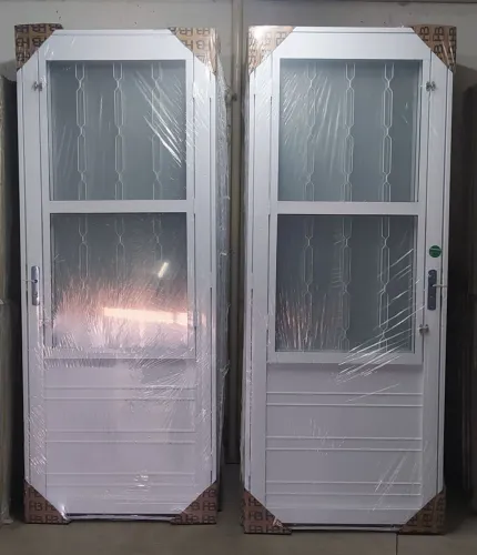 Porta Social aço branco HB com grade e vidro 2.10x80