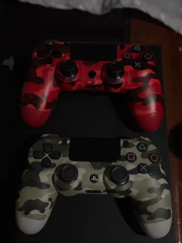 ? PS4 FAT 500GB + 2 CONTROLES