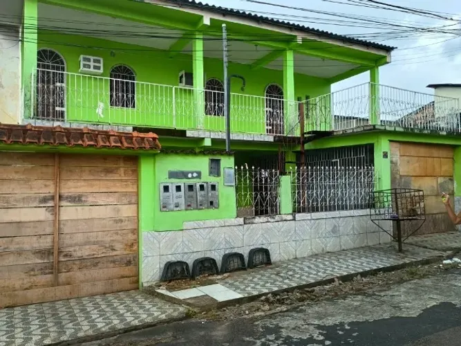 Casa de 9 quartos e 5 banheiros - Dom Pedro I